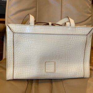 VINTAGE LIZ CLAIBORNE PURSE, CROC/SNAKESKIN PATTERN, CLASSIC FAUX LEATHER